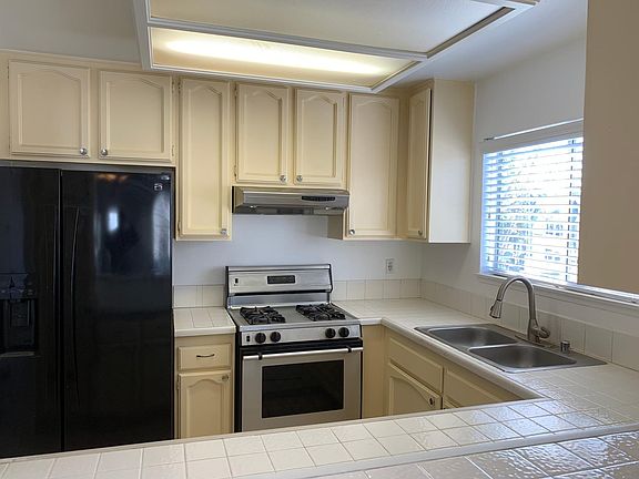 3rd image of 12918 Sycamore Village Dr
