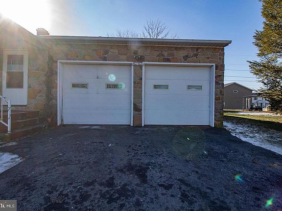 3rd image of 112 Lincoln Dr
