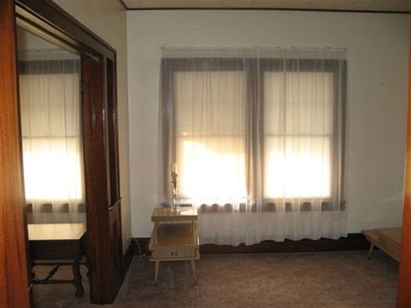 4th image of 605 S Elm Ave