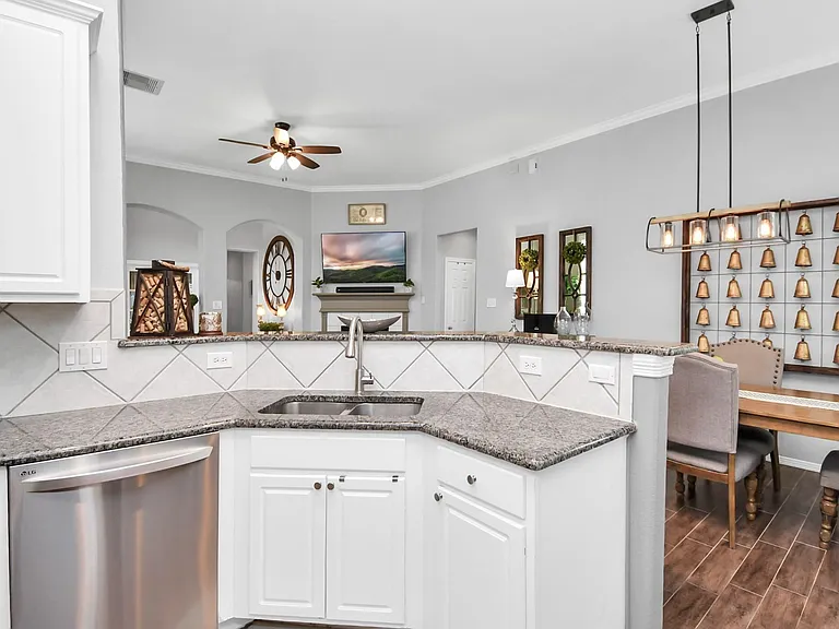 8624 Sunset Loch Dr — Photo 11