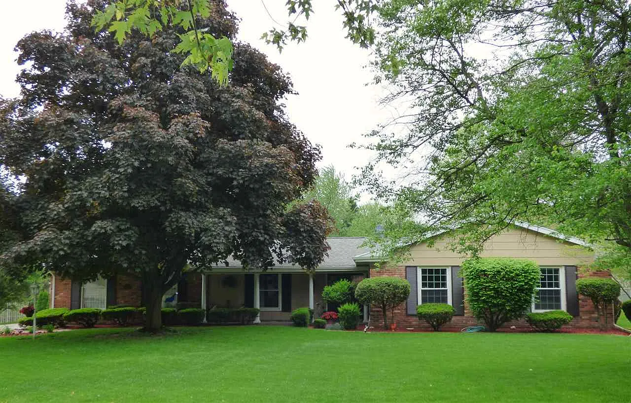 1332 Hampshire Dr photo 1