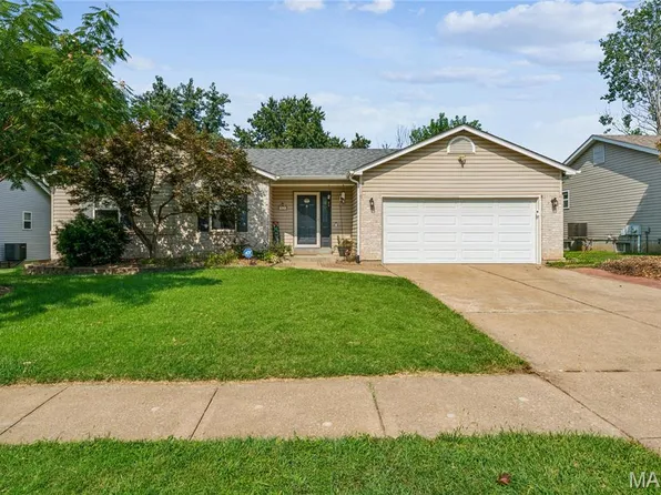 871 Molloy Dr, O'Fallon, MO 63366