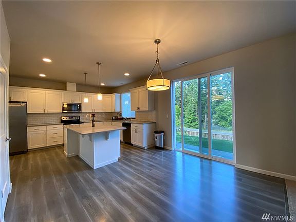 5th image of 15518 Chad Dr SE