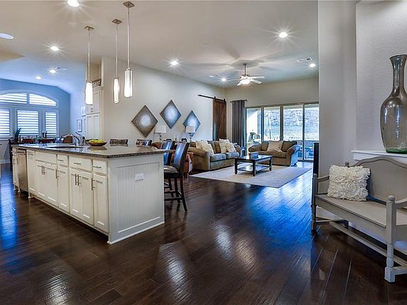 3rd image of 631 Brentwood Dr