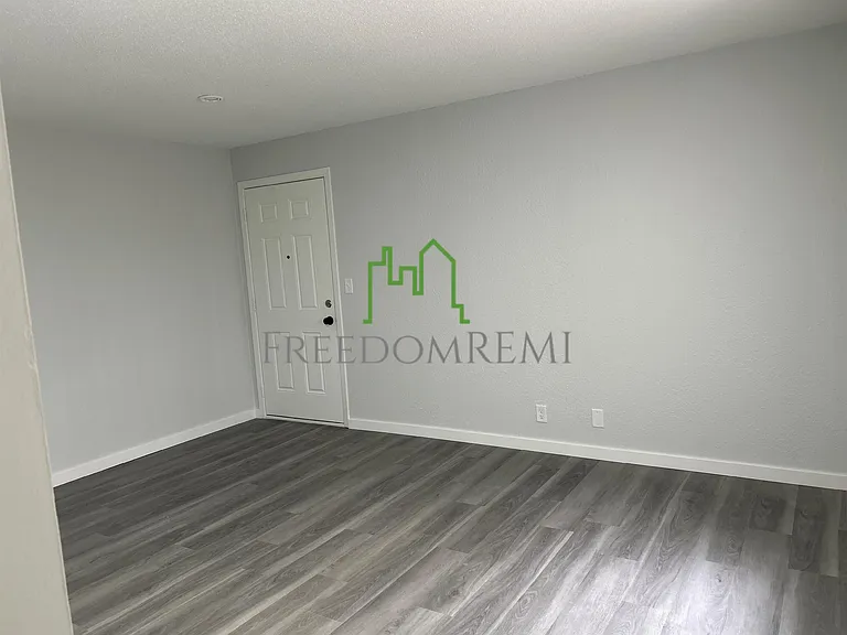 OakLee Apartments — Photo 6