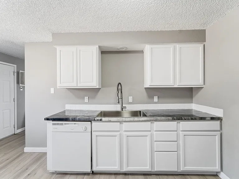 926 E Gordon Ave — Photo 8