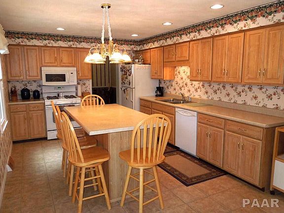 3rd image of 6427 N Oakbrook Ct