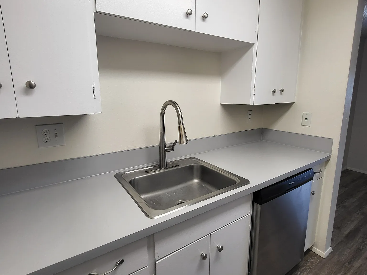 2 bed, 975 sqft, $1,695 — Photo 3