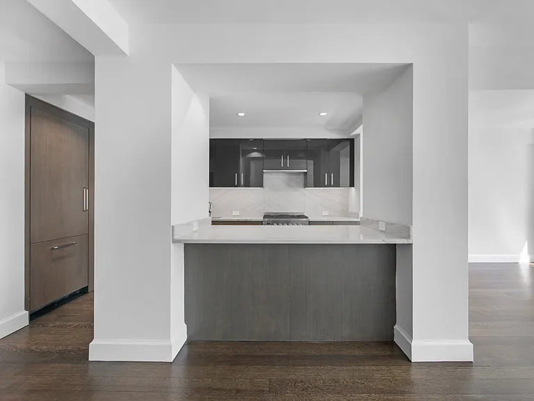 165 E 66th St #9D — Photo 8