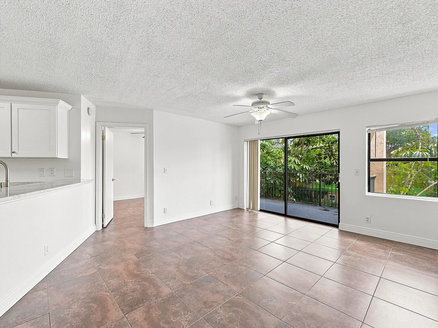 2 bed, 2.0 bath, 1024 sqft, $2,100 — Photo 4