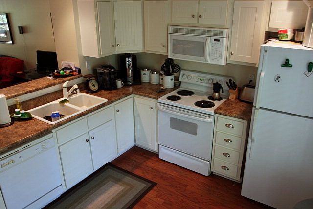 2nd image of 660 Barnett Shoals Rd APT 426