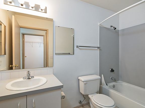 5th image of 9425 35th Ave NE APT 213