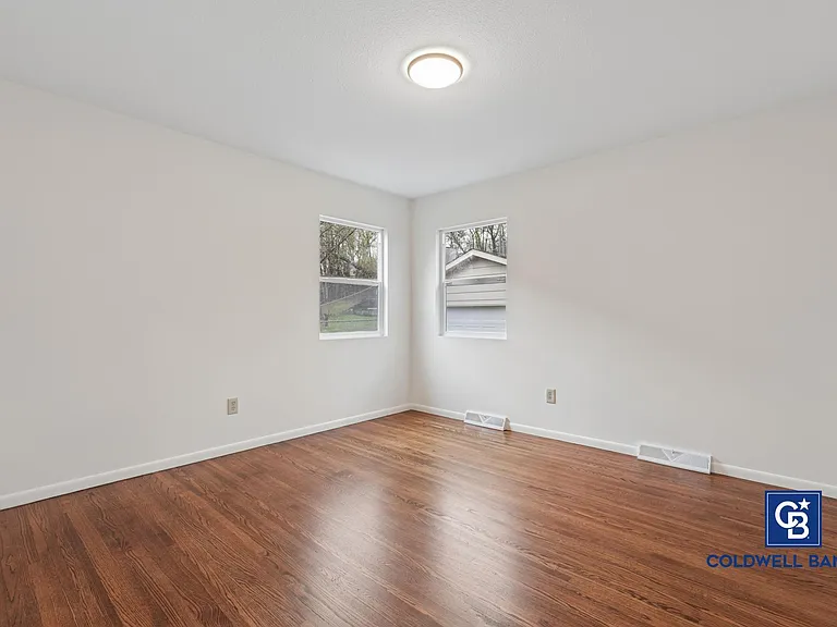 1444 Ames Ave E — Photo 14