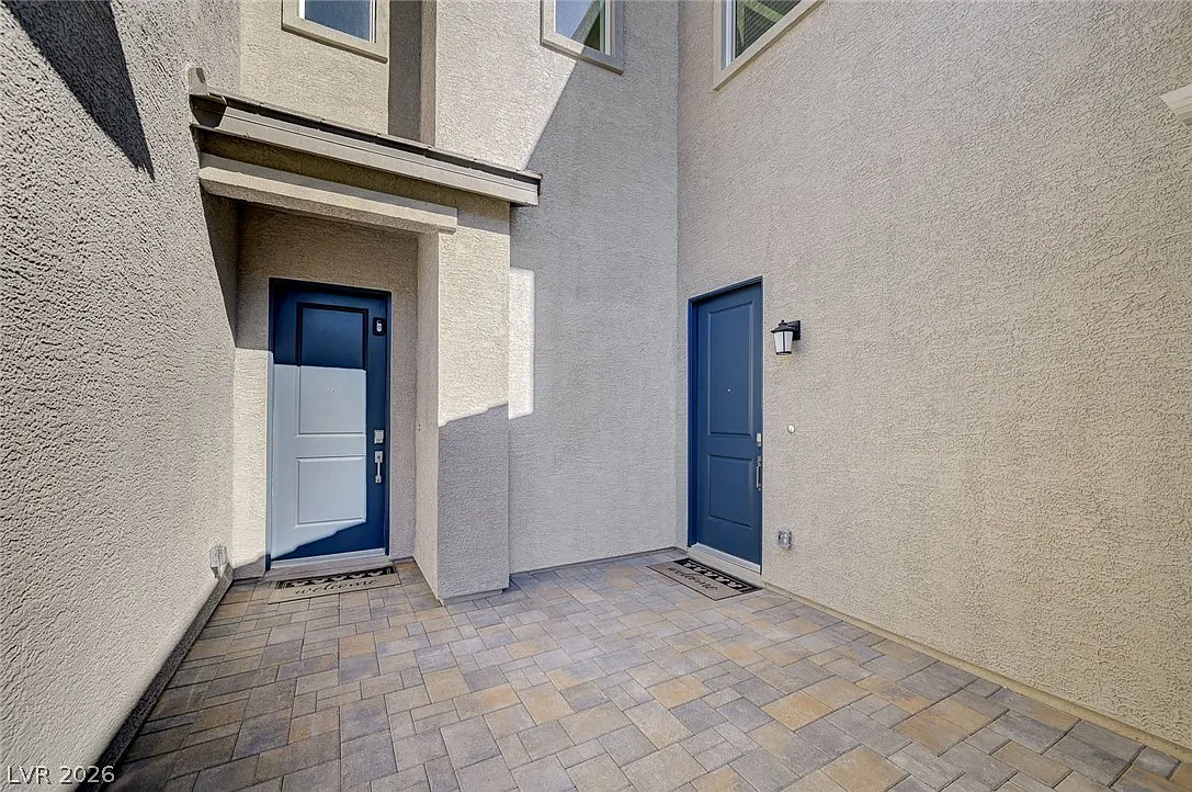 5 bed, 4.5 bath, 4355 sqft, $6,000 — Photo 3