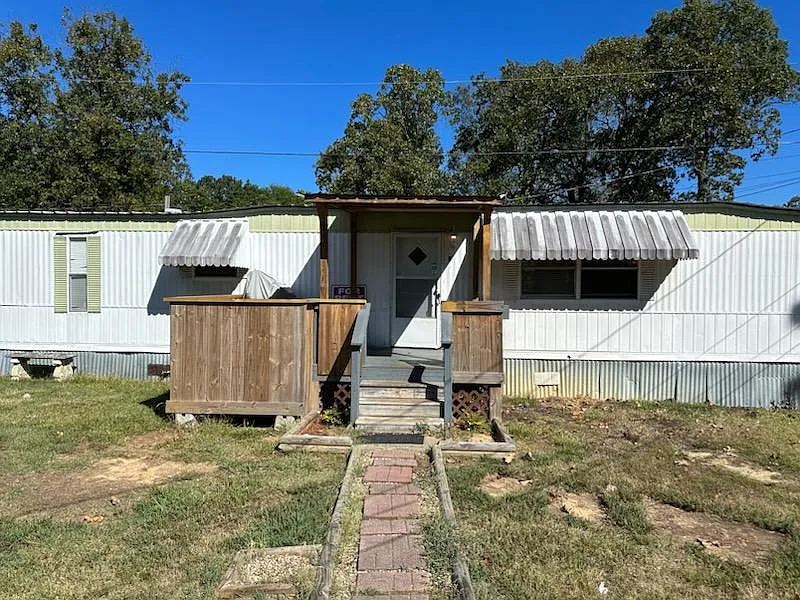 2 bed, 950 sqft, $895 — Photo 1