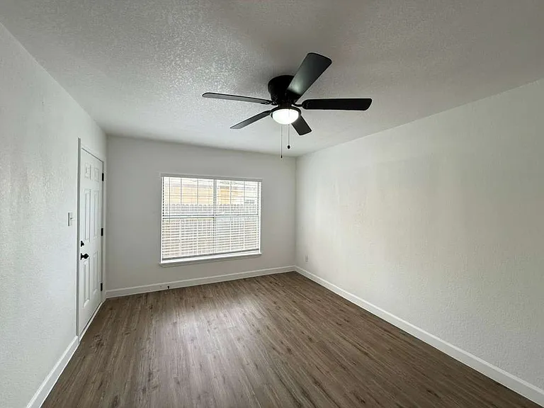 411 Yolanda Dr — Photo 11