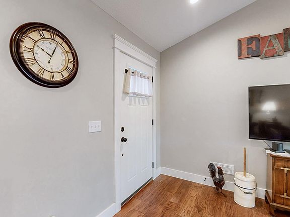 5th image of 284 Oakcrest Dr