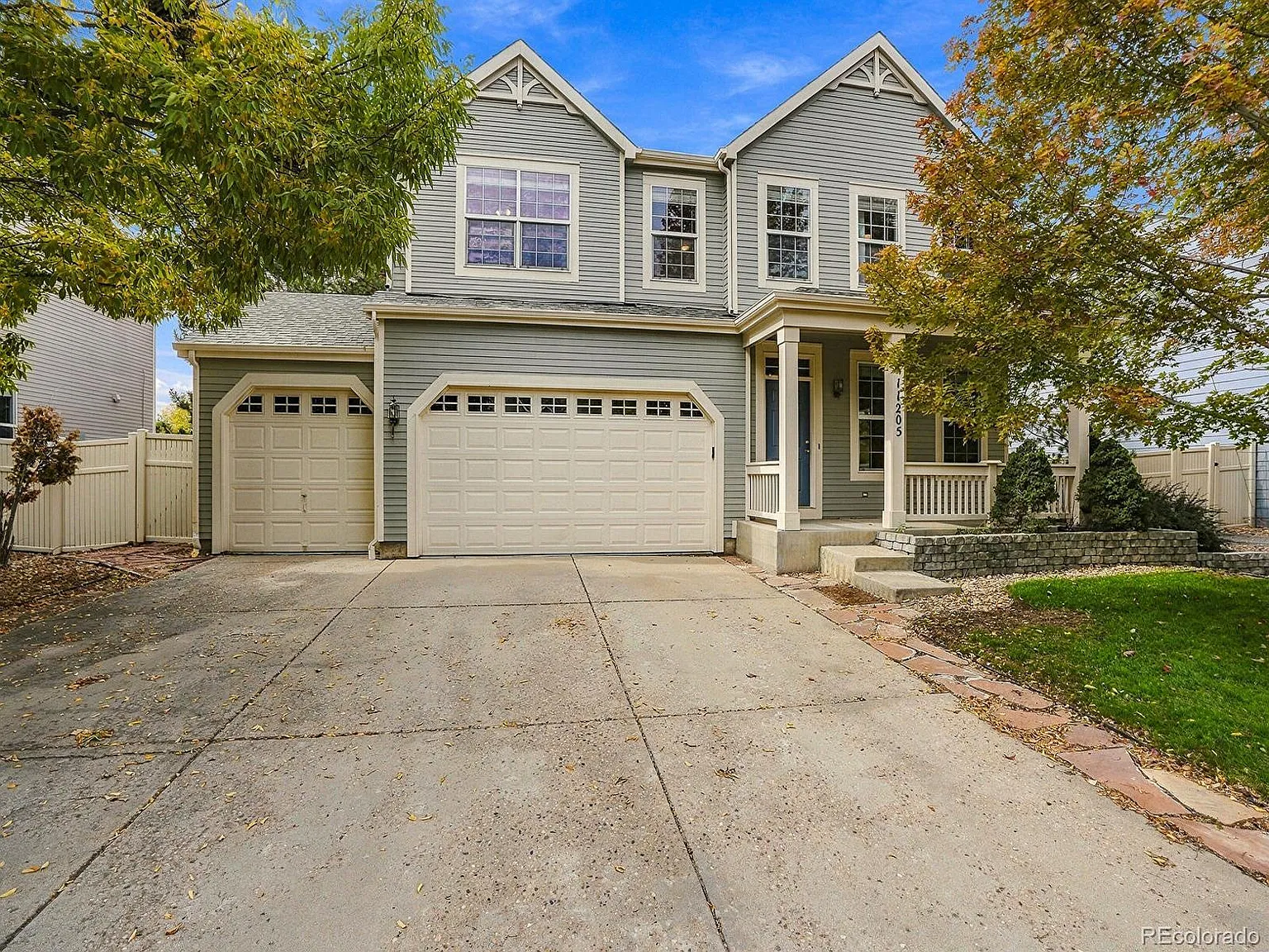 5 bed, 2.5 bath, 2400 sqft, $3,300 — Photo 2