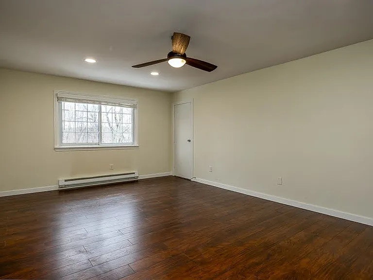 529 Fox Run Ln — Photo 6