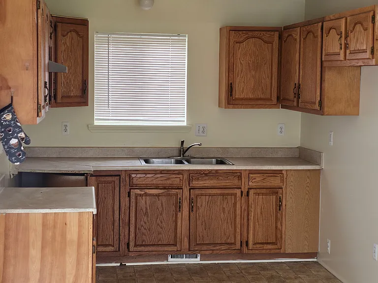 9501 Lauder St — Photo 11