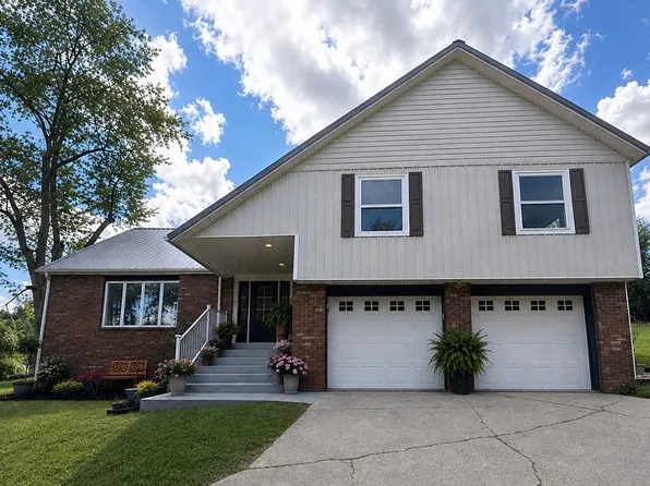 1112 Village Way, Fairmont, WV 26554