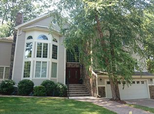 11 Dorcar Rd, Newton, MA 02467