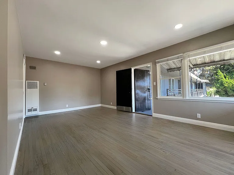 2247 Earl Ave — Photo 4