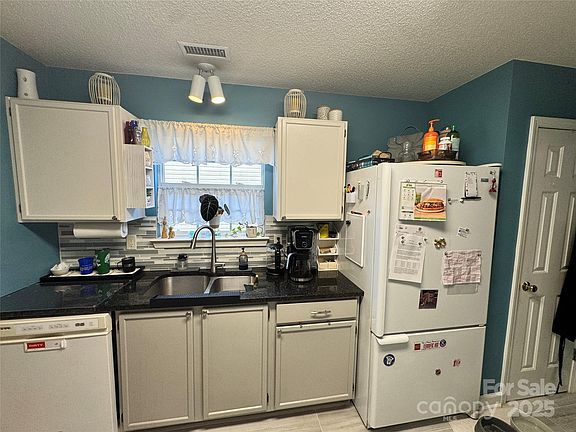 4th image of 1668 Sandpiper Dr