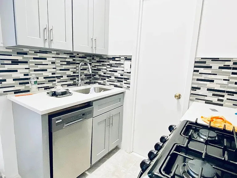 417 E 6th St #16 — Photo 5
