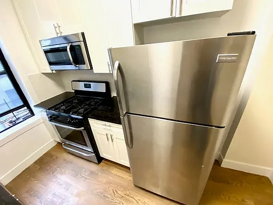 Rented by LRGNY Group, Inc. | media 21