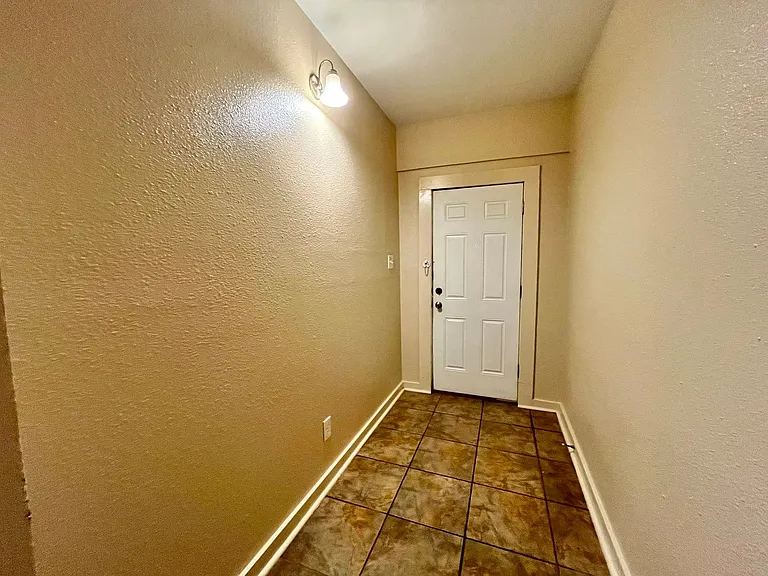 301 Amarillo St — Photo 6