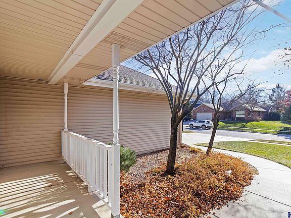5th image of 3912 Village Ct
