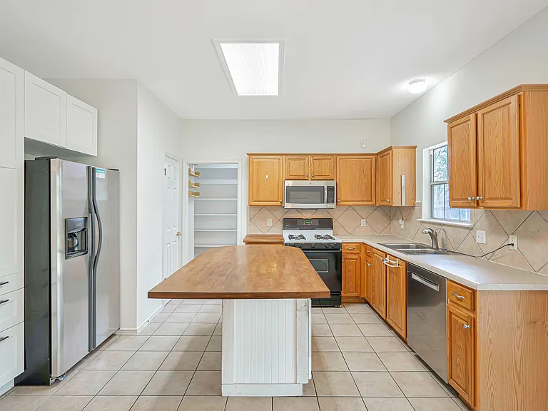 1622 Abbey Ln — Photo 18