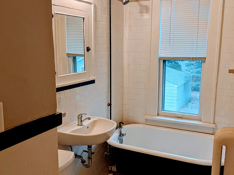 Ashland & Laurel Apartments — Photo 43