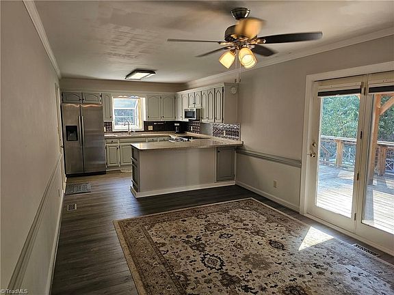 5th image of 1405 Sherwood Dr
