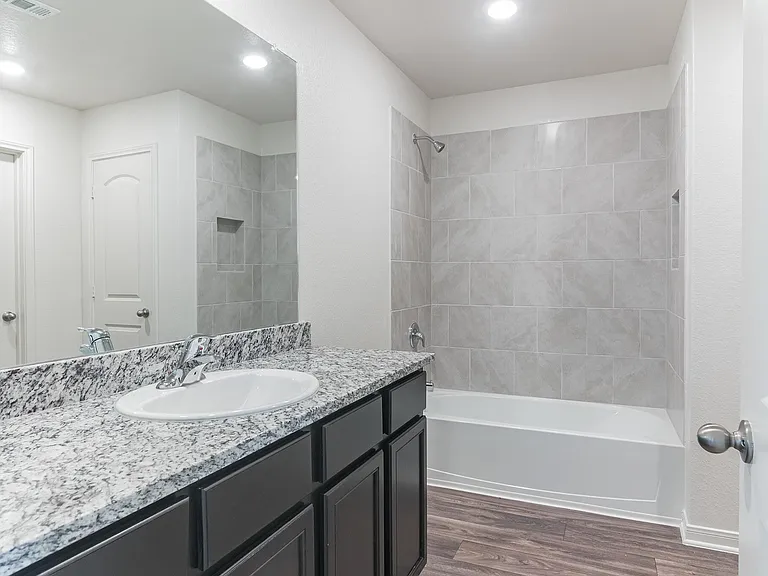 112 Allington Cir — Photo 17