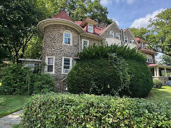 2nd image of 6500 Lincoln Dr #3W