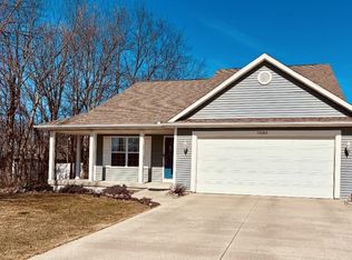 10360 Laurel Woods Pl, Freeland, MI 48623