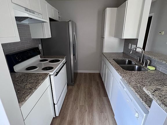 4th image of 2106 Wexford Way