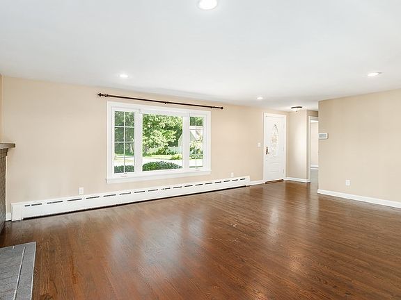 4th image of 32 Knowlton St