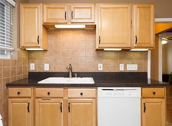 3rd image of 6416 Odell St