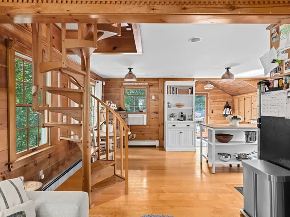 75 Hersey St, Hingham, MA 02043