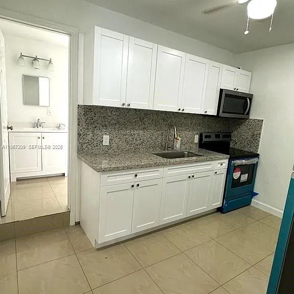 1770 NW 19th Ter #G — Photo 3