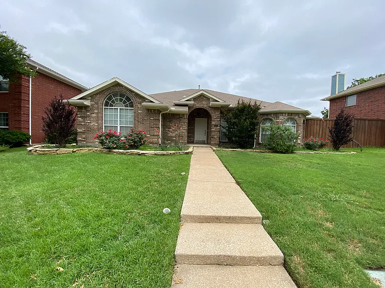 1011 Michelson Ln — Photo 1