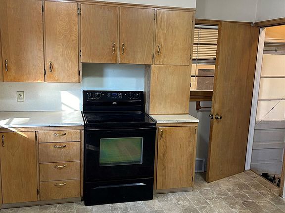 3rd image of 405 W Hoffman St