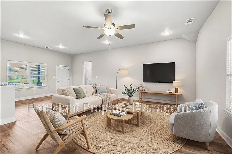3 bed, 2.0 bath, 1575 sqft, $1,985 — Photo 2