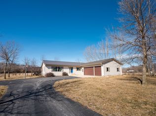 7136 Soppe Farm Rd, Waterloo, IA 50702