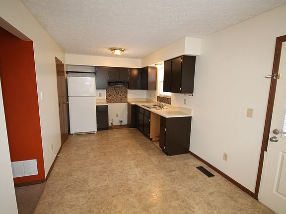 5th image of 3848 Longton Dr