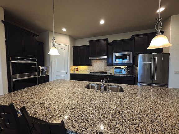 Kitchen (1/3)