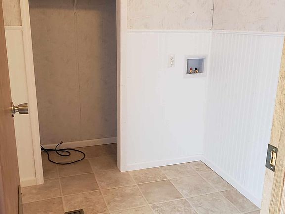 5th image of 2255 E Pike